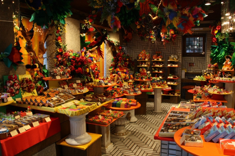 vitrine-ILONSE-min_candy_store_chocolate_shop_chocolate_switzerland-393515